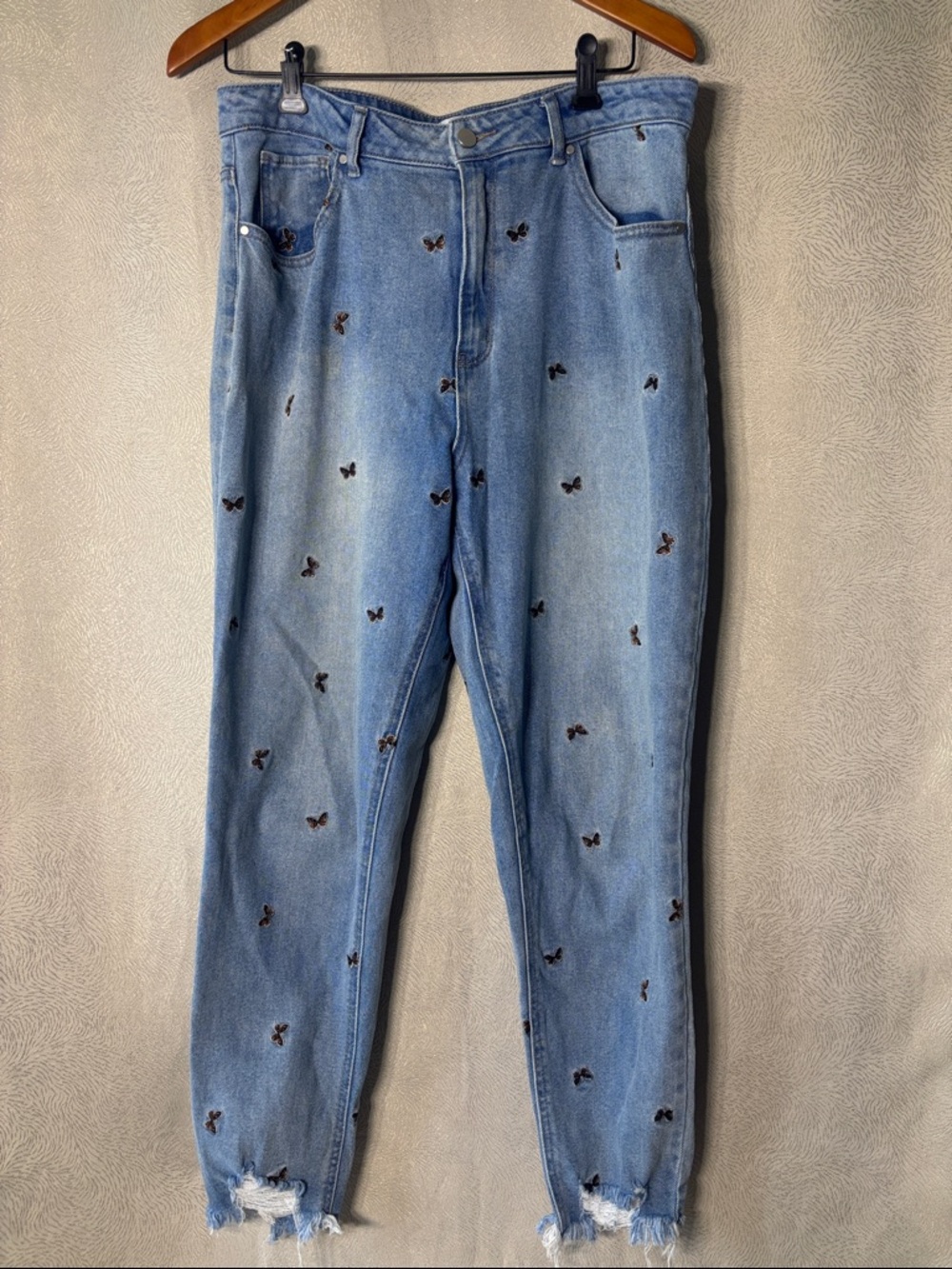Love&Fire Women’s Light Wash Butterfly Embroidered High-Rise Jeans trendy 0174